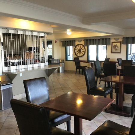 Super 8 By Wyndham High River Ab Extérieur photo