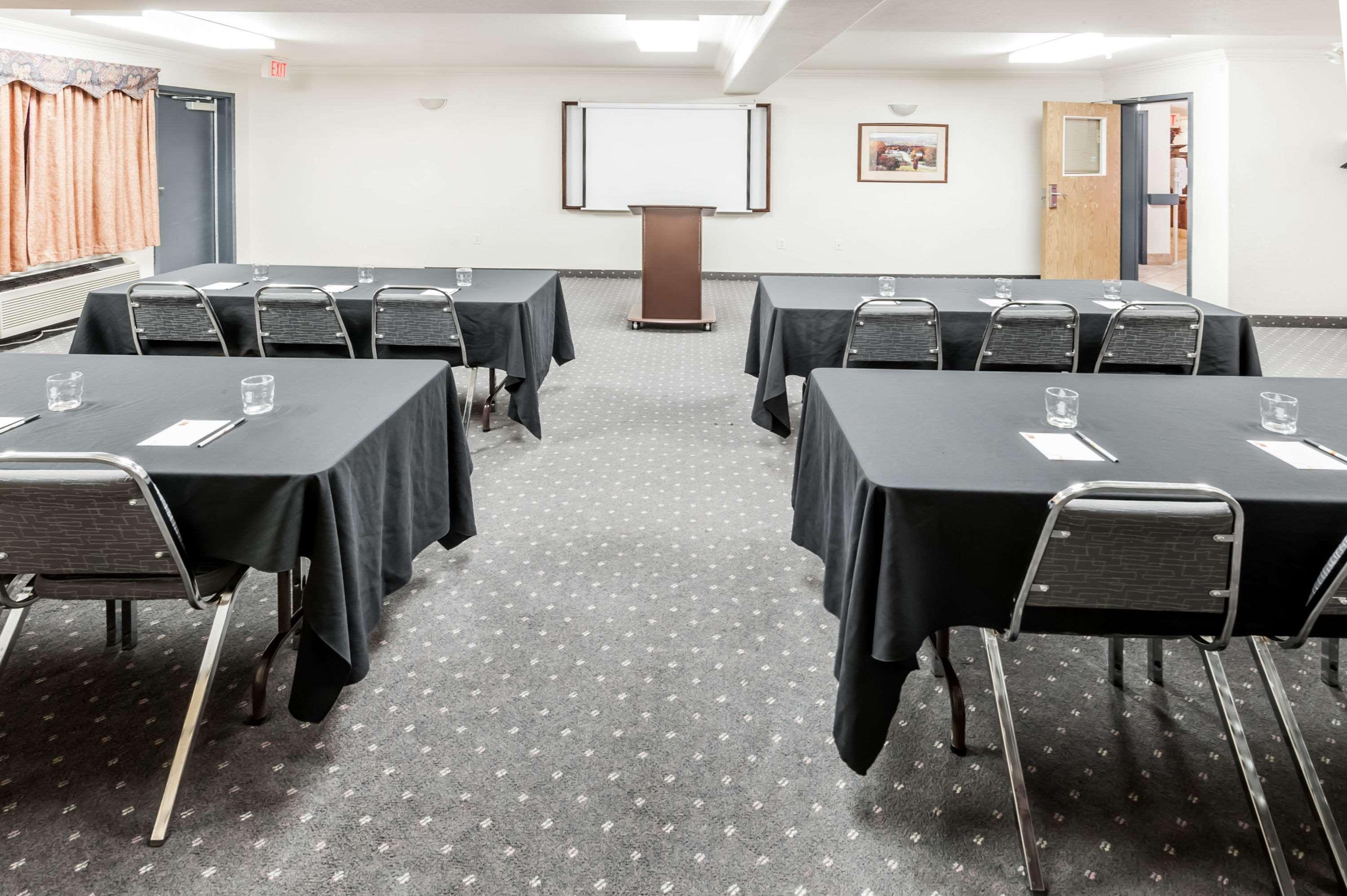 Super 8 By Wyndham High River Ab Extérieur photo