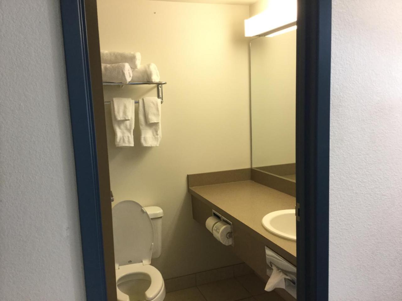 Super 8 By Wyndham High River Ab Extérieur photo